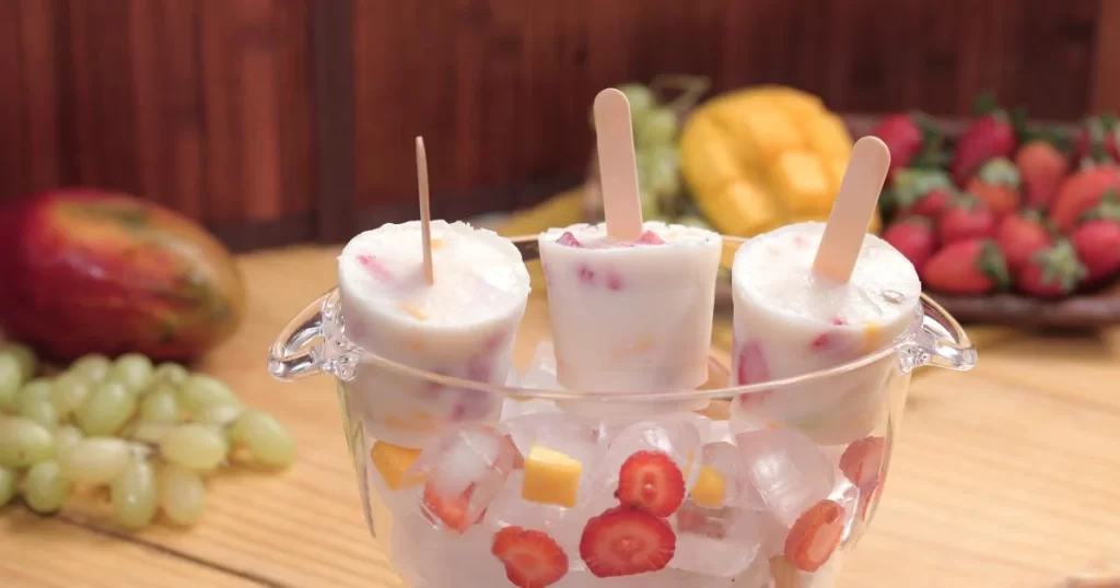 Picolé com Frutas Feito no Copinho