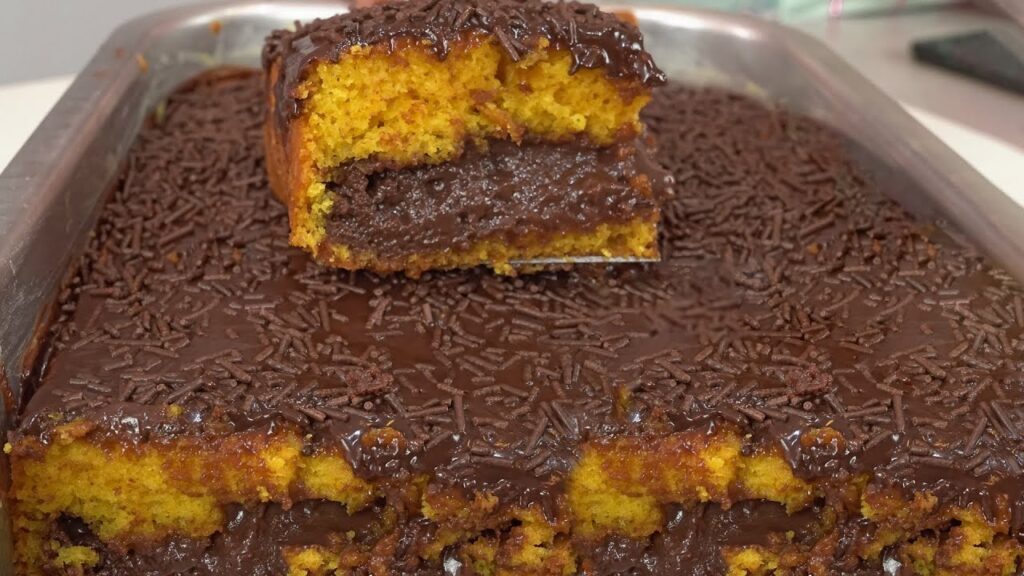 Bolo de Cenoura Recheado com Brigadeiro